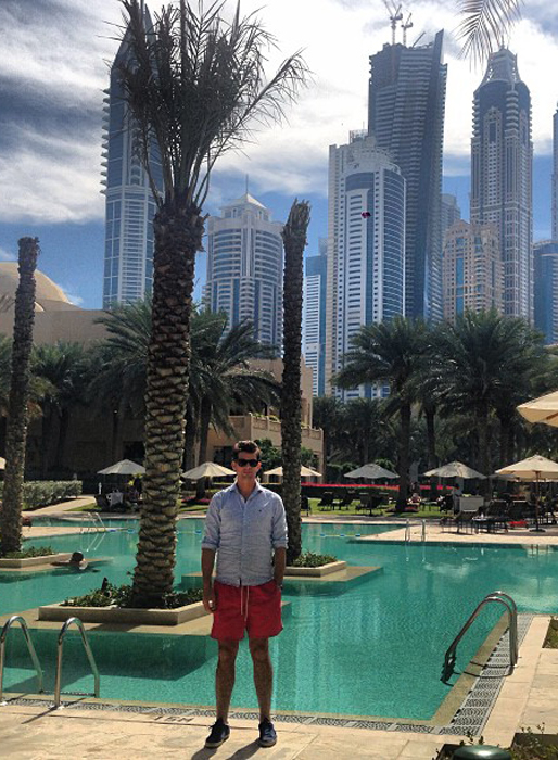 Alex Schulman och familjen drog till Dubai. Alex Schulman och familjen drog till Dubai.